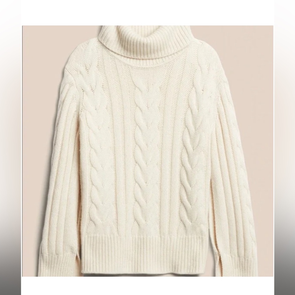 Banana republic cream sweater with arm slits size med